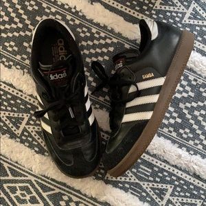 Almost new Adidas Samba with gum sole! 6m/8w